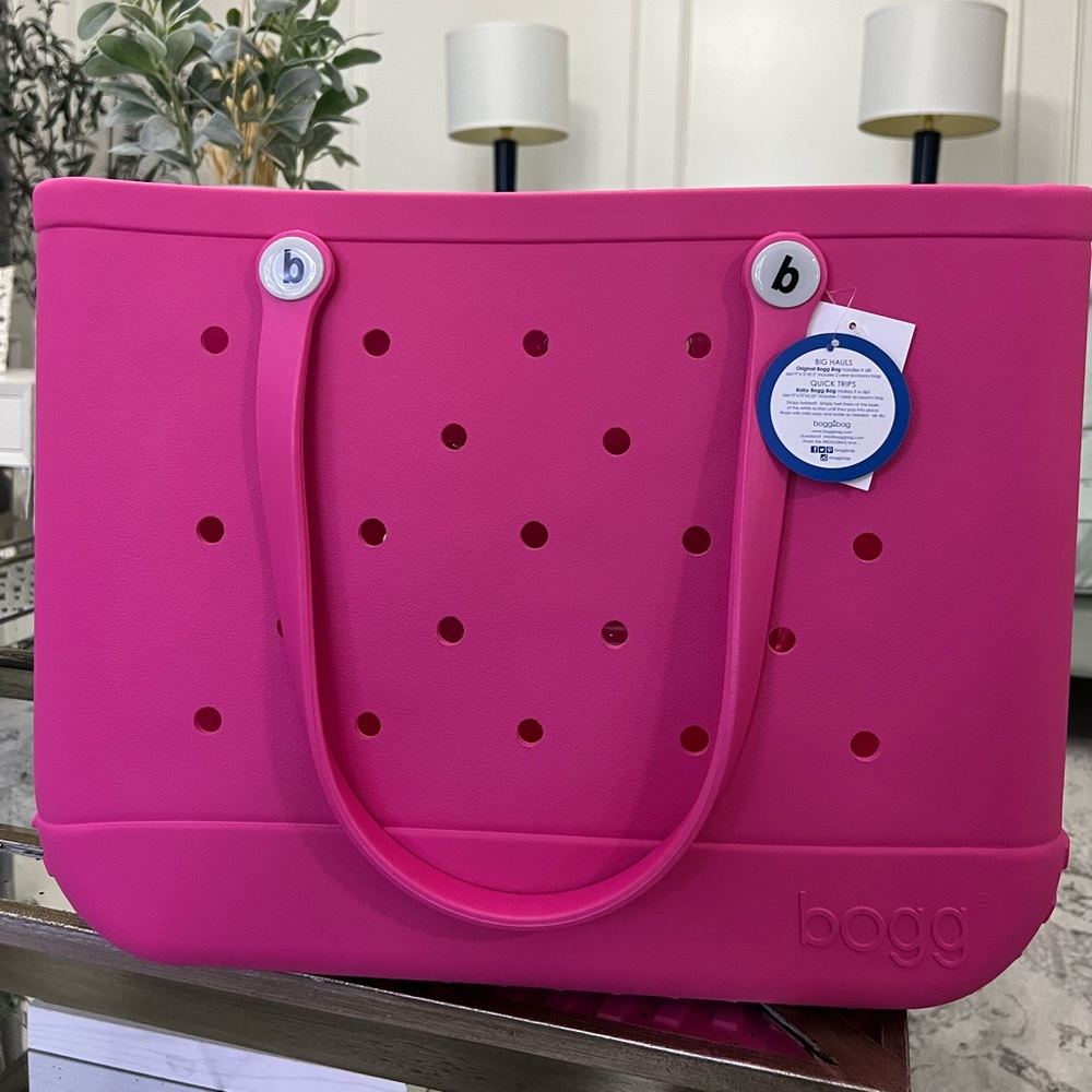 HAUTE PINK BOGG BAG original. Hot pink